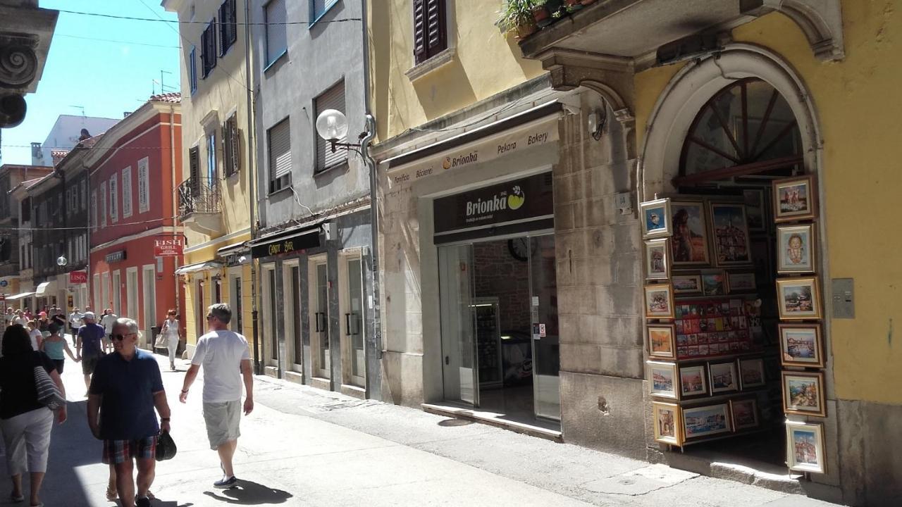 Pula Center Old Town Apartments And Rooms מראה חיצוני תמונה